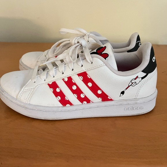 Minnie Mouse Adidas - Picture 4 of 4